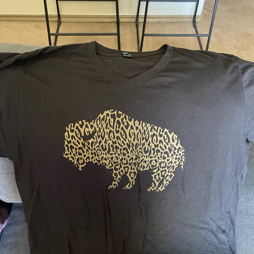 Very comfortable tshirt with a Buffalo on the front!